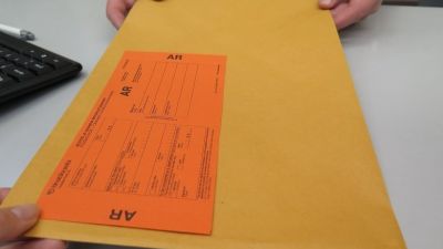 Smije li naručitelj manipulirati preuzimanjem poštanske pošiljke?